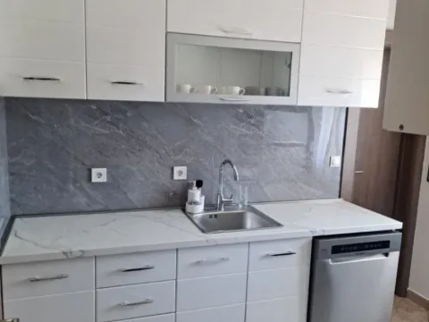 Izdavanje, trosoban stan, 130m², Stari Aerodrom, Podgorica - image 5