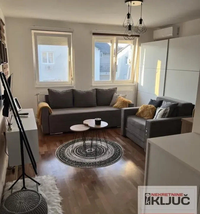 Prodaja, jednosoban stan, 30m², Lipov gaj, Novi Sad Sve Podlokacije
