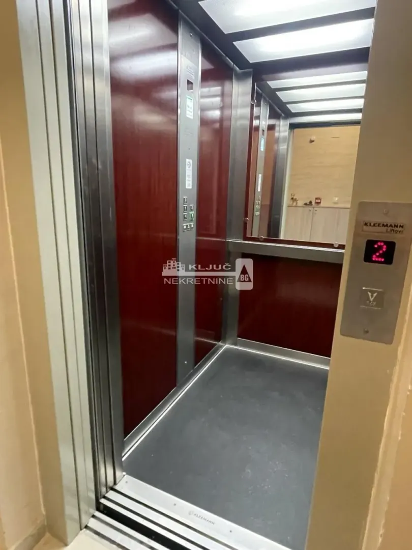 Prodaja, dvosoban stan, 64m², Senjak, Beograd