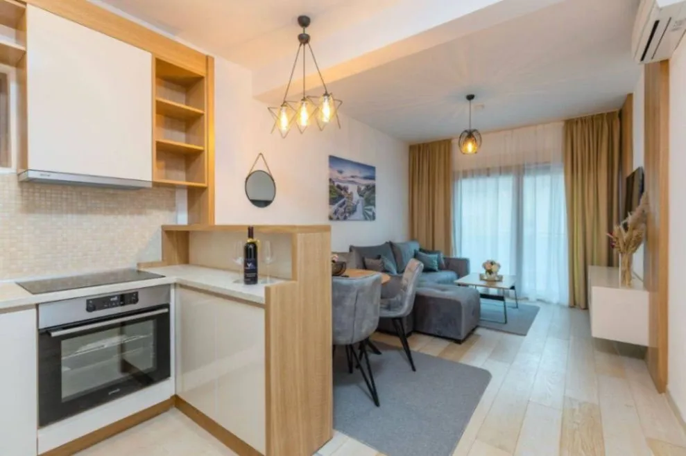 Izdavanje, dvosoban stan, 63m², Pržno, Budva