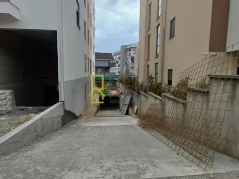 Prodaja, jednosoban stan, 55m², Momišići, Podgorica - image 11