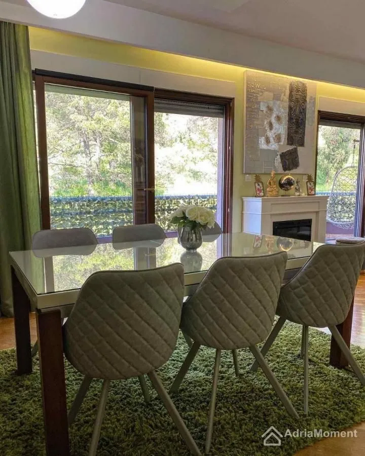 Prodaja, trosoban stan, 140m², Gorica C, Podgorica