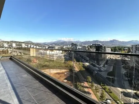 Izdavanje, četvorosoban stan, 127m², Master Kvart, Podgorica - image 1