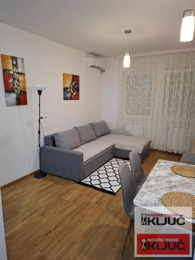 Izdavanje, jednosoban stan, 33m², Novi Sad, Srbija