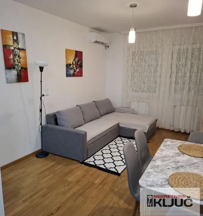 Izdavanje, jednosoban stan, 33m², Novi Sad, Srbija