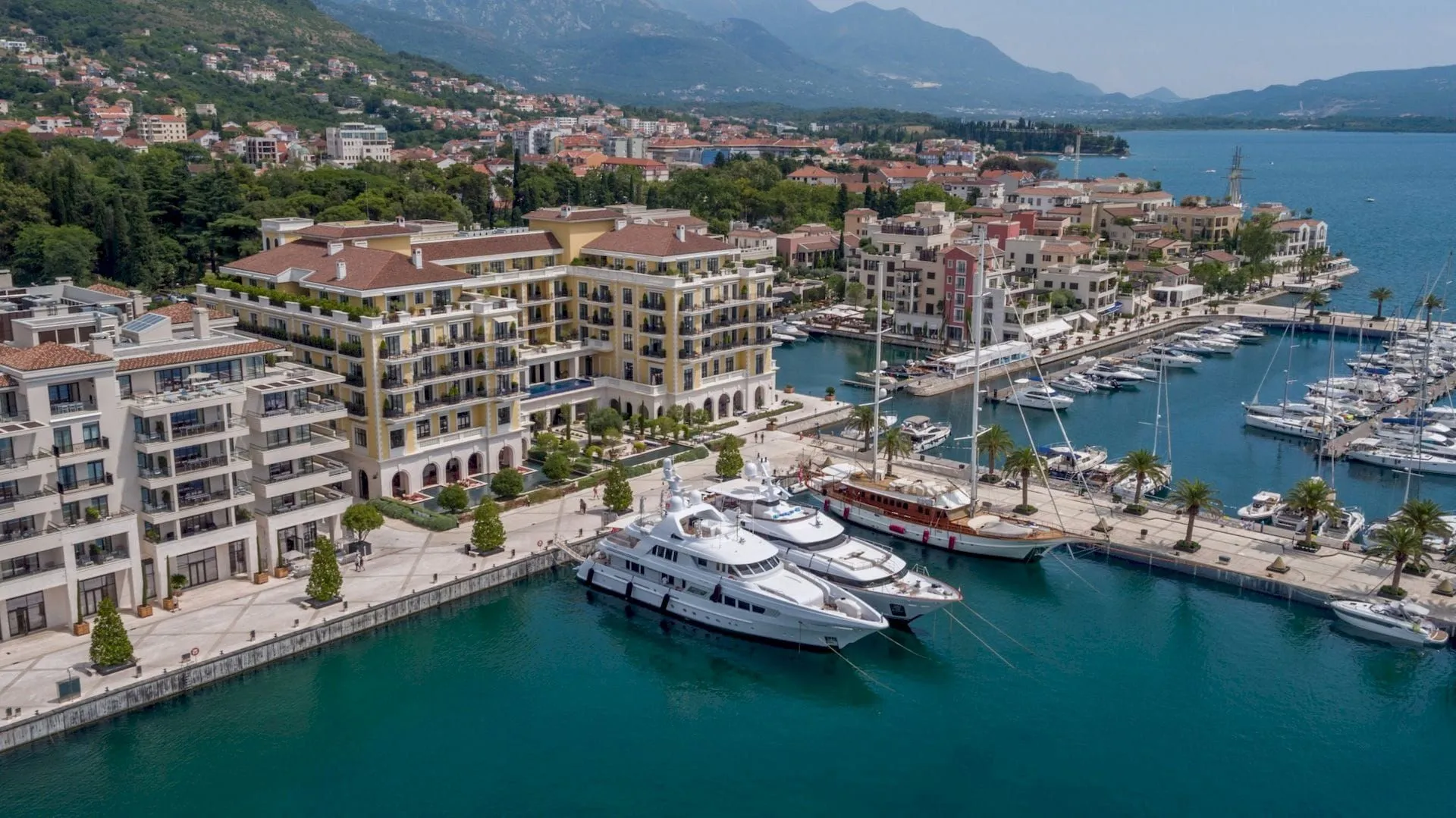 Sale, four bedroom apartment, 600m², Porto Montenegro, Tivat