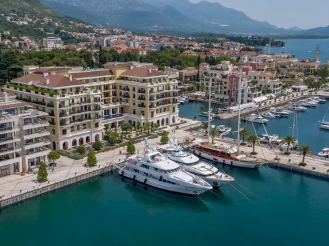 Sale, four bedroom apartment, 600m², Porto Montenegro, Tivat - image 1
