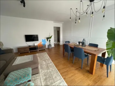 Rent, three bedroom apartment, 90m², Kalenić Pijaca, Vračar Sve Podlokacije - image 9