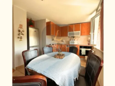 Izdavanje, trosoban stan, 118m², Centar, Podgorica - image 2