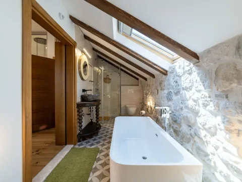 Prodaja, kuća, 183m², Muo, Kotor - image 24