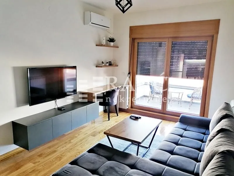 Rent, two bedroom apartment, 43m², Južni Bulevar, Vračar Sve Podlokacije