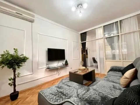 Izdavanje, stan, 52m², Preko Morače, Podgorica - image 1