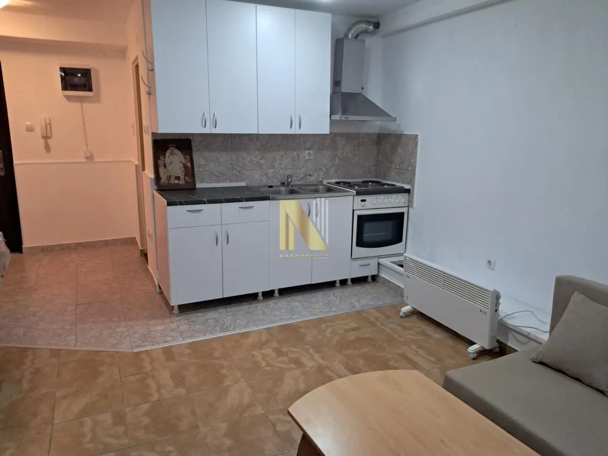 Izdavanje, garsonjera, 28m², Rotkvarija, Novi Sad Sve Podlokacije