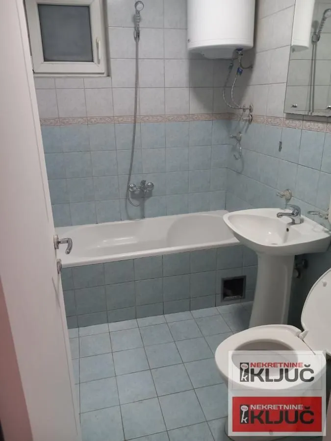 Prodaja, dvosoban stan, 44m², Bulevar Oslobodjenja, Novi Sad Sve Podlokacije