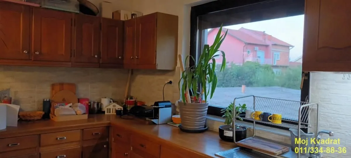 Prodaja, trosoban stan, 111m², Borča 1, Borča Sve Podlokacije