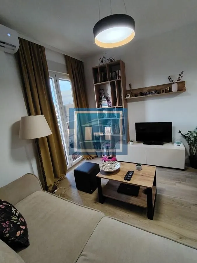 Izdavanje, dvosoban stan, 46m², Centar, Paraćin