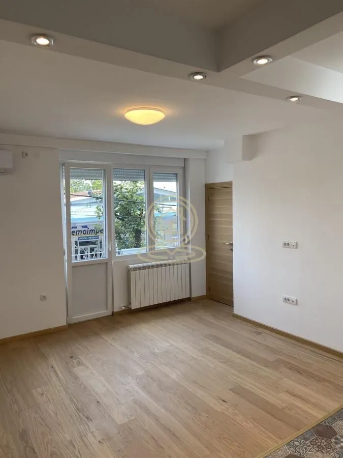 Izdavanje, poslovni prostor, 73m², Stari Grad, Beograd
