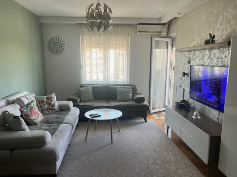 Izdavanje, dvosoban stan, 70m², Tuški Put, Podgorica - image 1