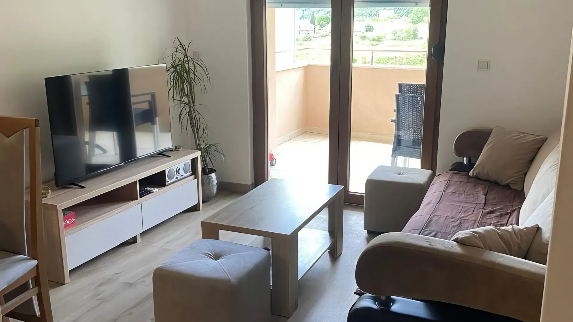 Izdavanje, dvosoban stan, 70m², Igalo, Herceg Novi