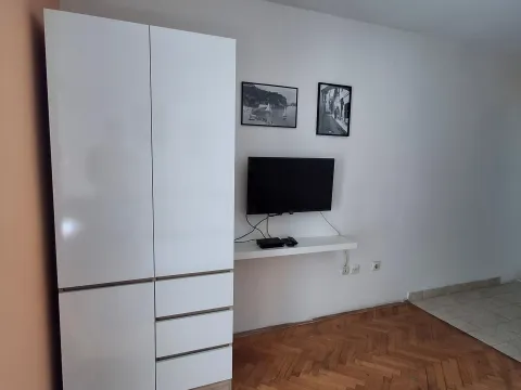 Daily-rent, studio apartment, 29m², Podkošljun, Budva - image 3
