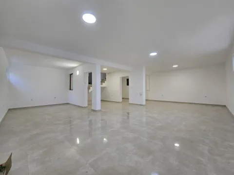 Rent, office space, 337m², Stari Aerodrom, Podgorica - image 41