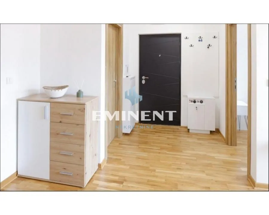 Izdavanje, dvosoban stan, 40m², Zemun Gornji Grad, Zemun Sve Podlokacije