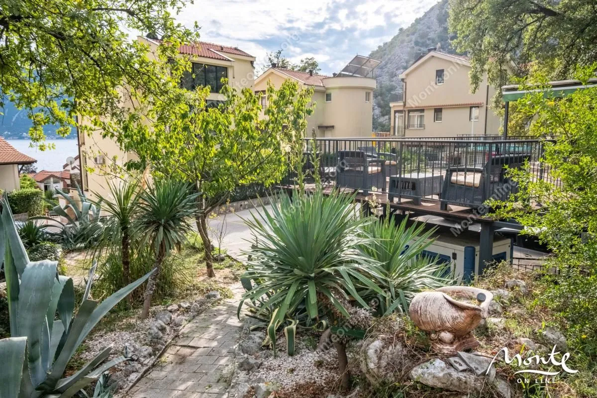 Prodaja, dvosoban stan, 79m², Orahovac, Kotor