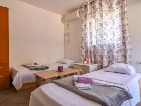 Izdavanje, garsonjera, 30m², Radanovići, Kotor - image 8