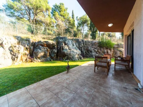 Izdavanje, trosoban stan, 140m², Centar, Podgorica - image 20