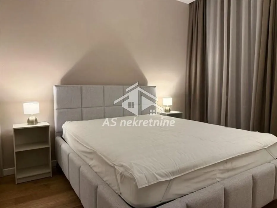 Bedroom with a double bed and nightstands.