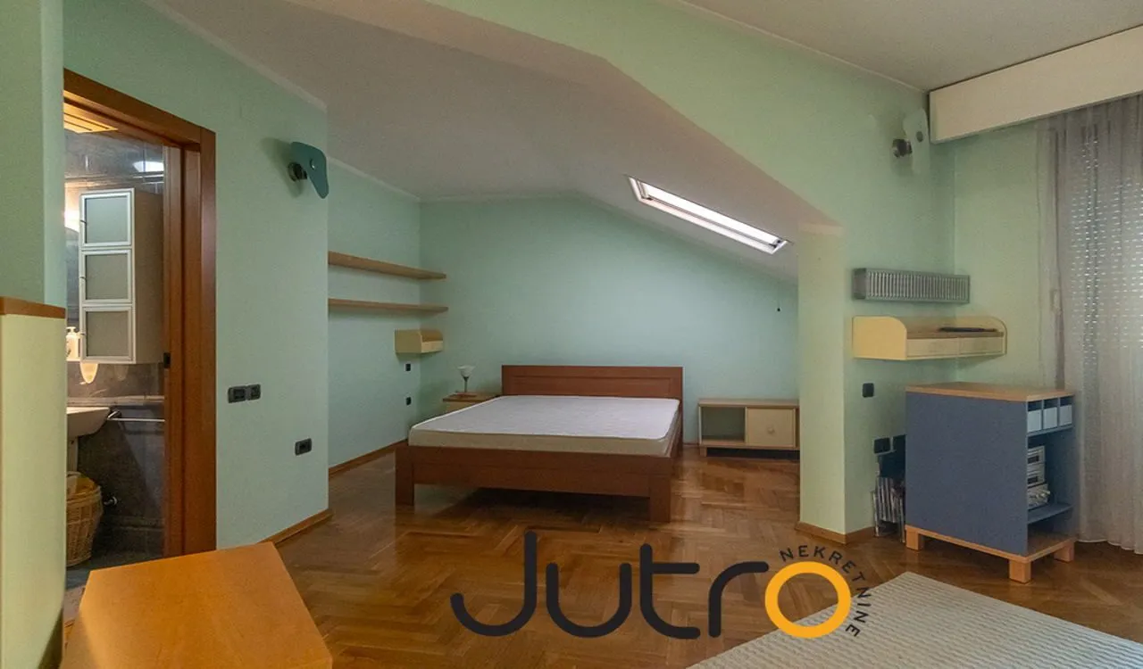 Prodaja, četvorosoban stan, 281m², Preko Morače, Podgorica