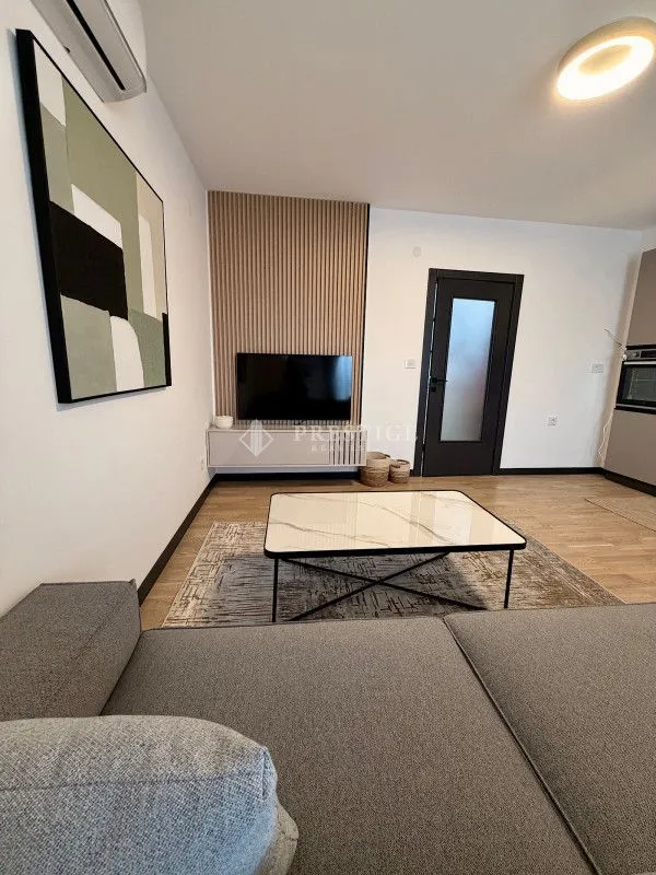 Izdavanje, dvosoban stan, 70m², Gorica C, Podgorica