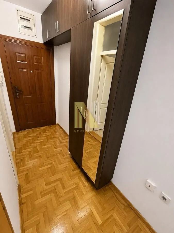 Izdavanje, garsonjera, 30m², Grbavica, Novi Sad Sve Podlokacije