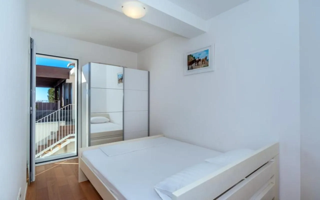 Daily-rent, three bedroom apartment, 75m², Pržno, Budva