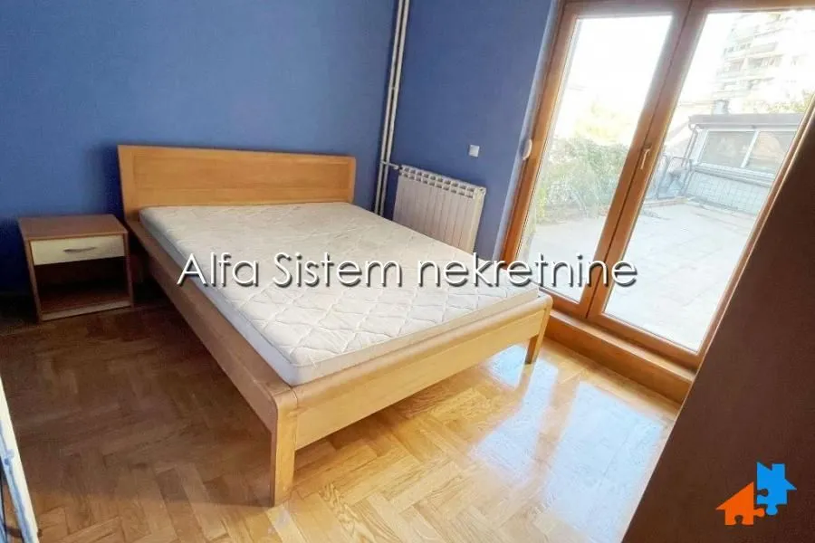 Izdavanje, trosoban stan, 65m², Južni Bulevar, Vračar Sve Podlokacije