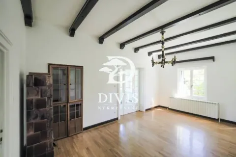 Spacious living room with wooden ceiling beams and parquet flooring. - image 13