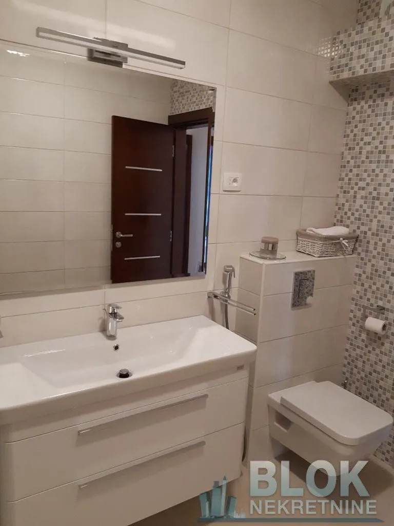 Izdavanje, dvosoban stan, 90m², Preko Morače, Podgorica