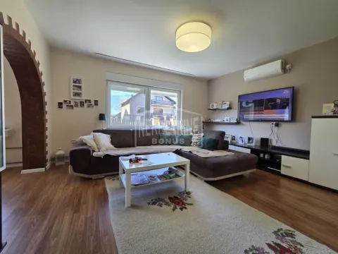 Prodaja, kuća, 180m², Bajmok, Subotica - image 16