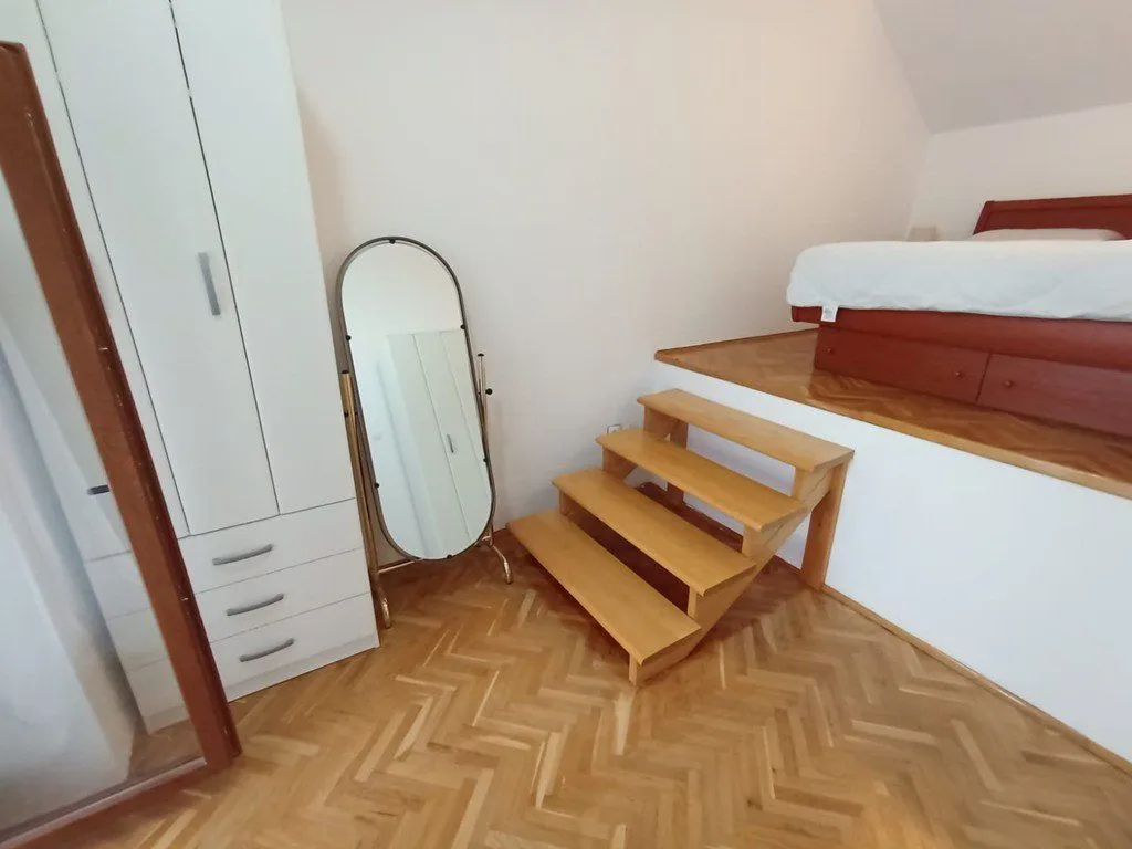 Izdavanje, kuća, 300m², Gorica C, Podgorica