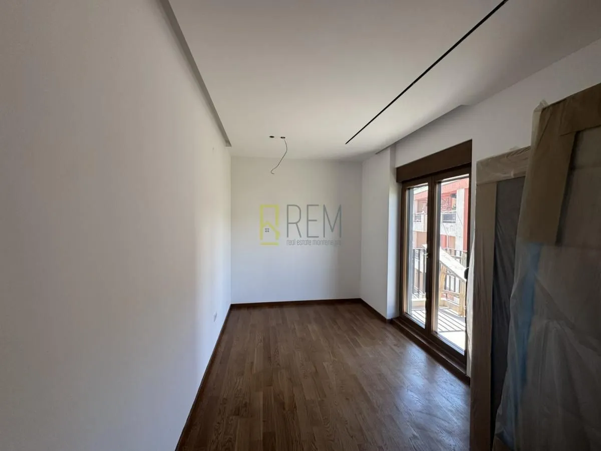 Izdavanje, trosoban stan, 82m², Vezirov Most, Podgorica