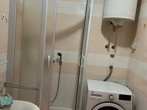 Izdavanje, jednosoban stan, 44m², Stari Aerodrom, Podgorica - image 10