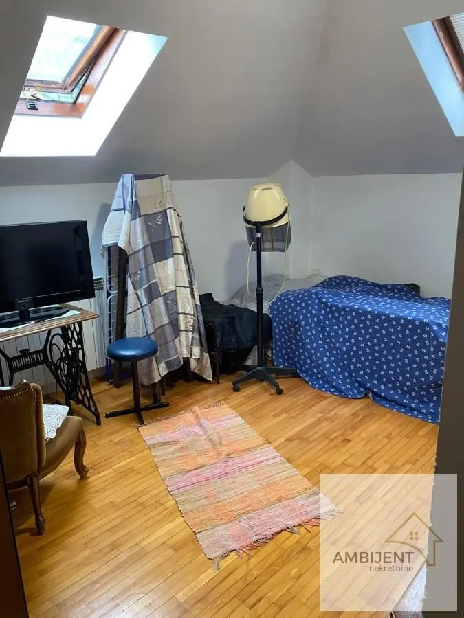 Prodaja, četvorosoban stan, 104m², Zemun Centar, Zemun Sve Podlokacije