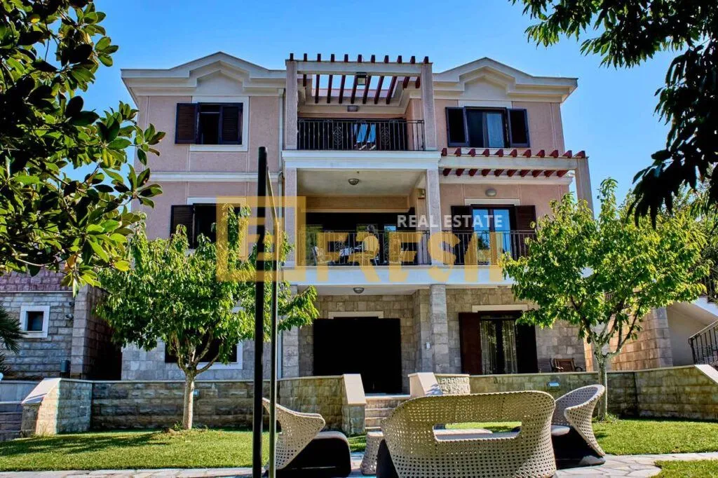 Sale, house, 300m², Zagorič, Podgorica