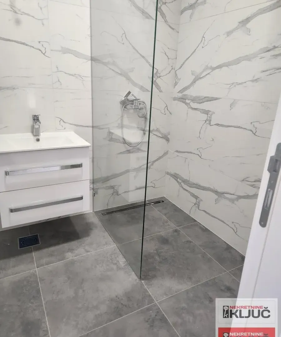 Prodaja, trosoban stan, 79m², Veternik, Novi Sad Sve Podlokacije