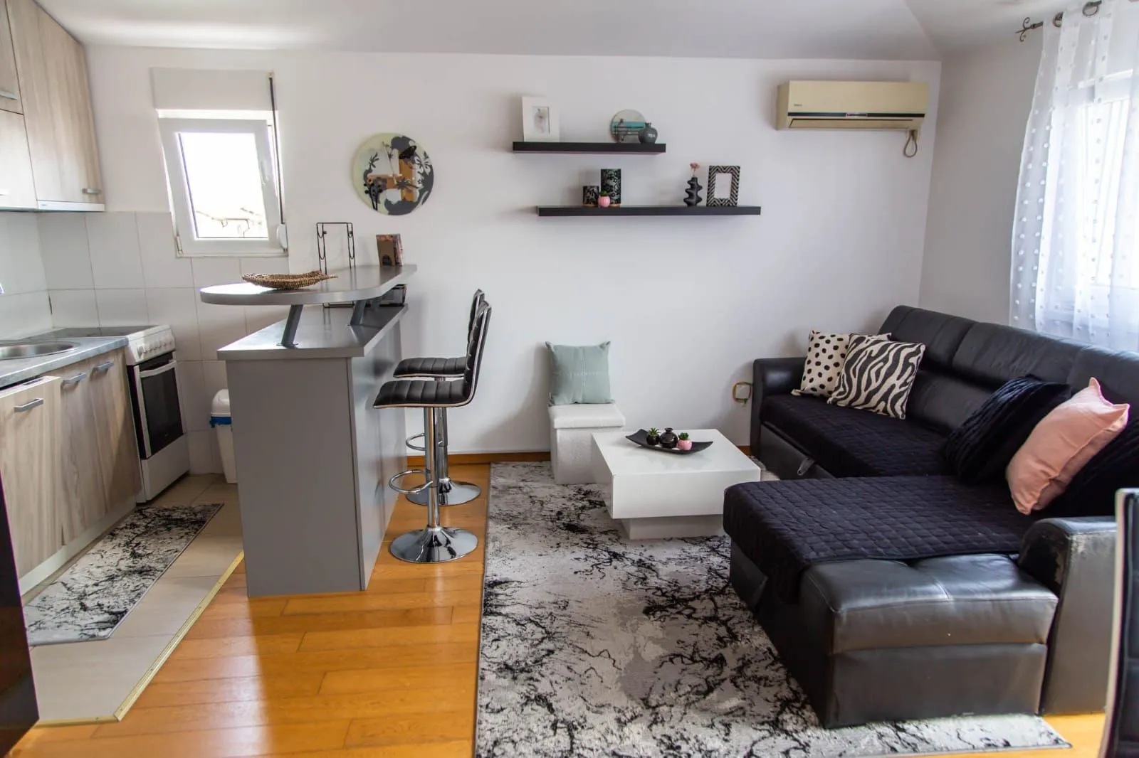 Izdavanje, jednosoban stan, 46m², Blok 9, Podgorica