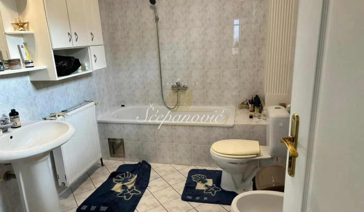 Prodaja, stan, 193m², Centar, Novi Sad
