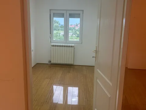 Rent, three bedroom apartment, 62m², Višnjica, Palilula Sve Podlokacije - image 8