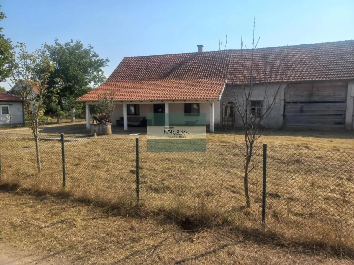 Sale, house, 219m², Medjulužje, Mladenovac