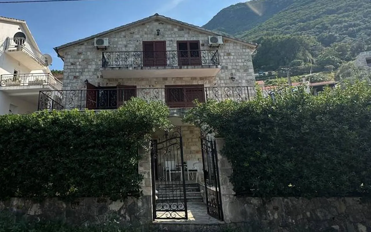 Prodaja, kuća, 272m², Stoliv, Kotor