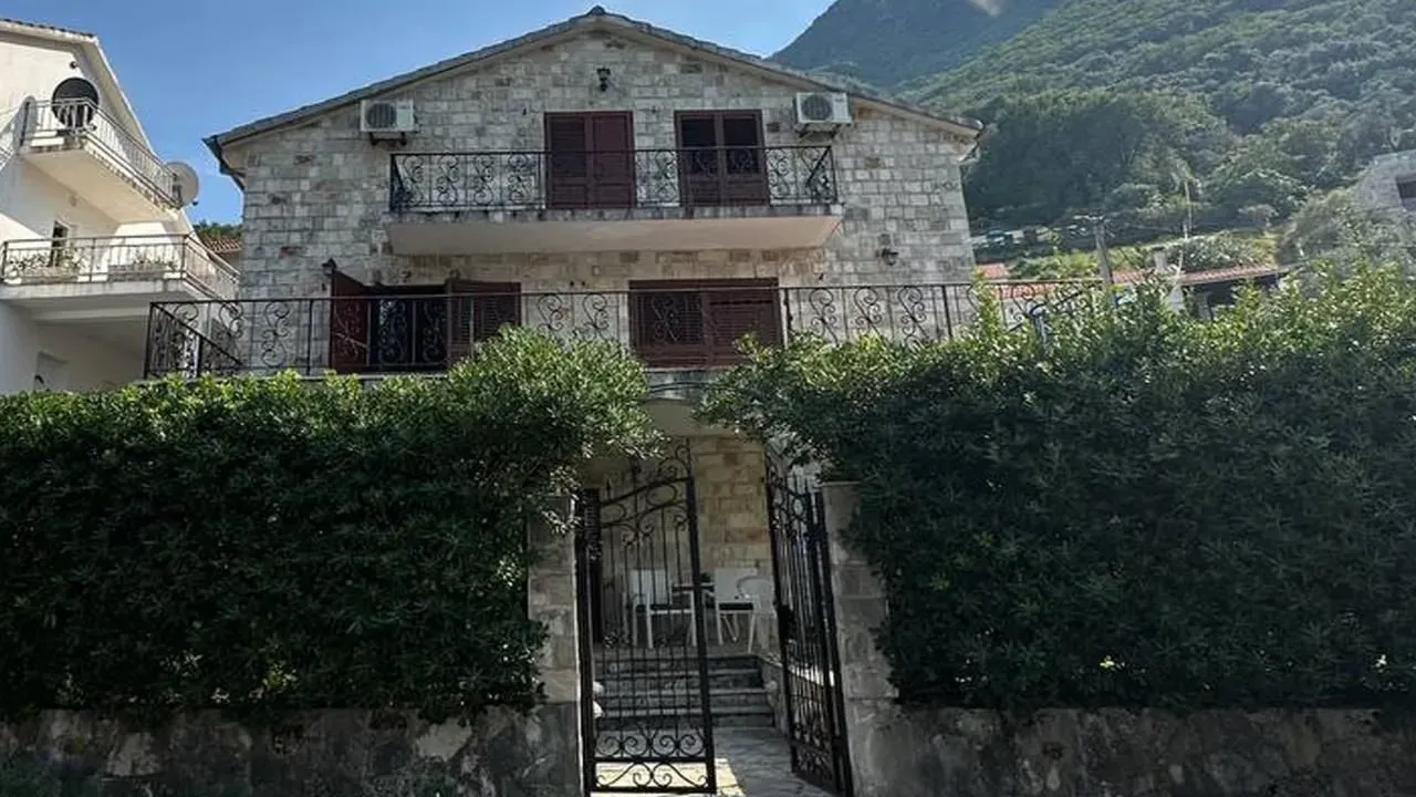 Sale, house, 272m², Stoliv, Kotor